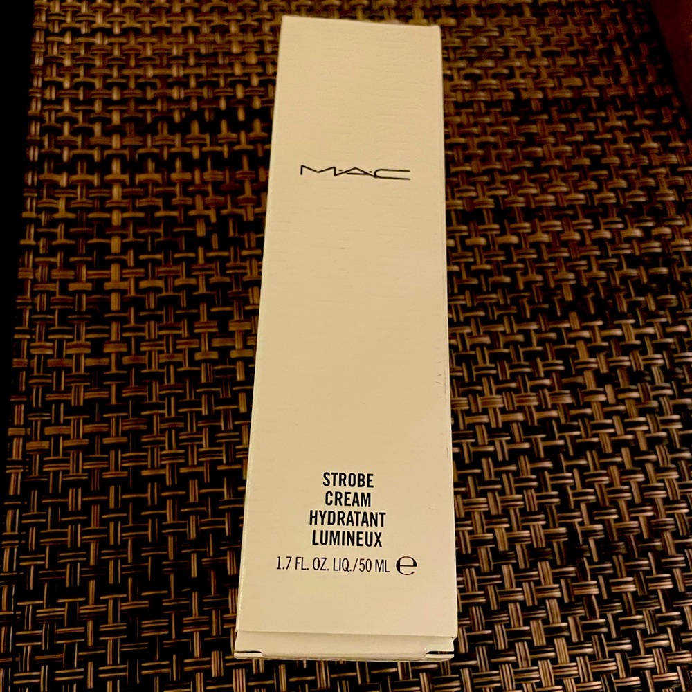 NWT- MAC- Strobe Cream in Peachlite